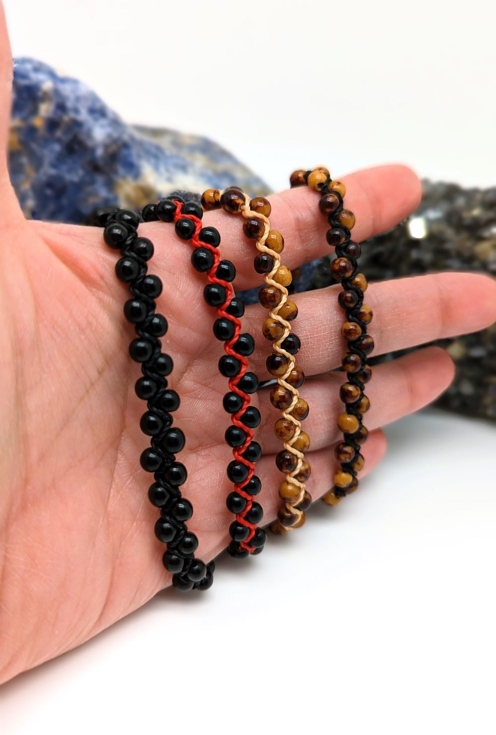 Pulsera Doble Hilo de Semillas Amazónicas de Huayruros y Chirmi - Pulsera Artesanal Peruana