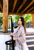 Châle en alpaga bébé et soie beige et marron – Écharpe réversible de luxe tissée à la main au Pérou