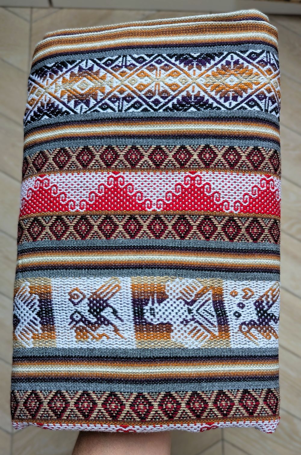 Tela Ritual Q'ero Mestana – Textil Andino Peruano Telar de Altar de Puno