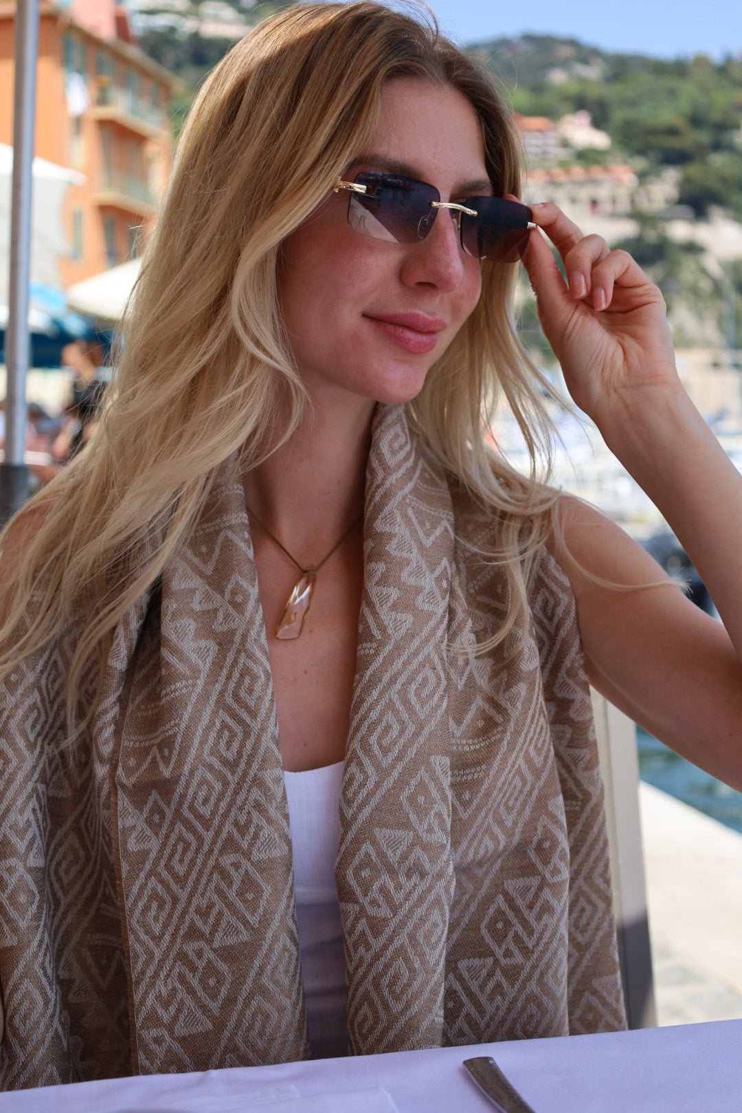 Châle en alpaga bébé et soie beige et marron – Écharpe réversible de luxe tissée à la main au Pérou