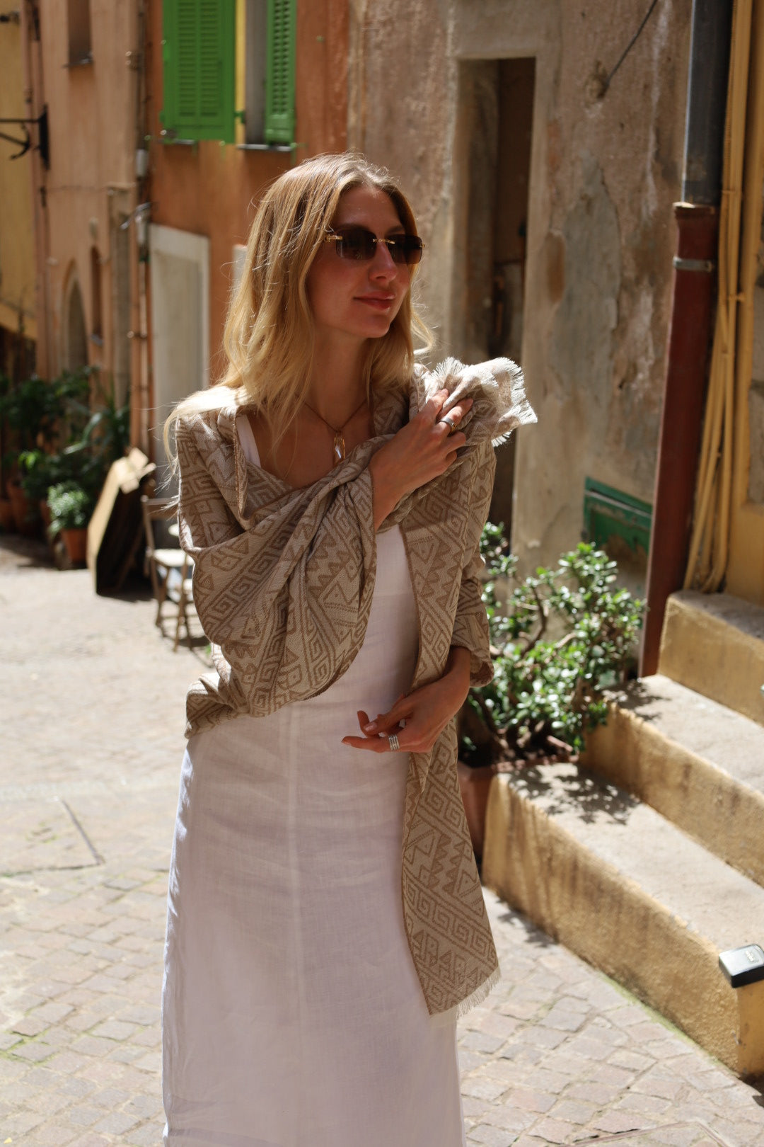 Châle en alpaga bébé et soie beige et marron – Écharpe réversible de luxe tissée à la main au Pérou