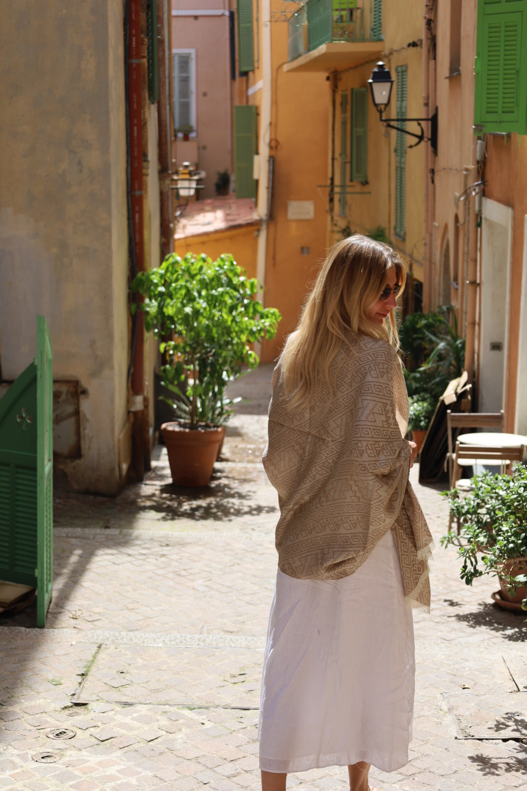 Châle en alpaga bébé et soie beige et marron – Écharpe réversible de luxe tissée à la main au Pérou