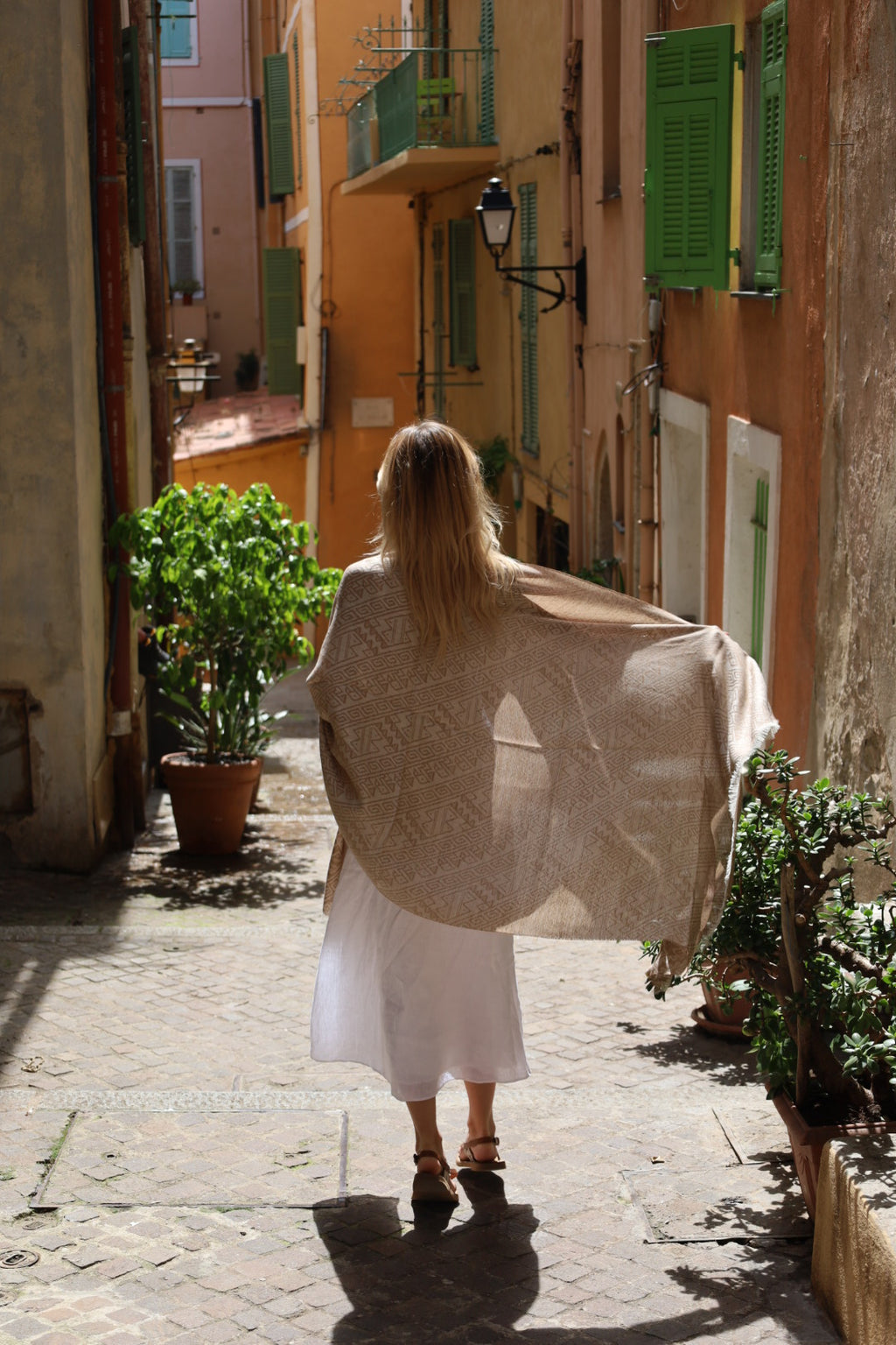 Châle en alpaga bébé et soie beige et marron – Écharpe réversible de luxe tissée à la main au Pérou