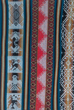 Tela Ritual Q'ero Mestana – Textil Andino Peruano Telar de Altar de Puno