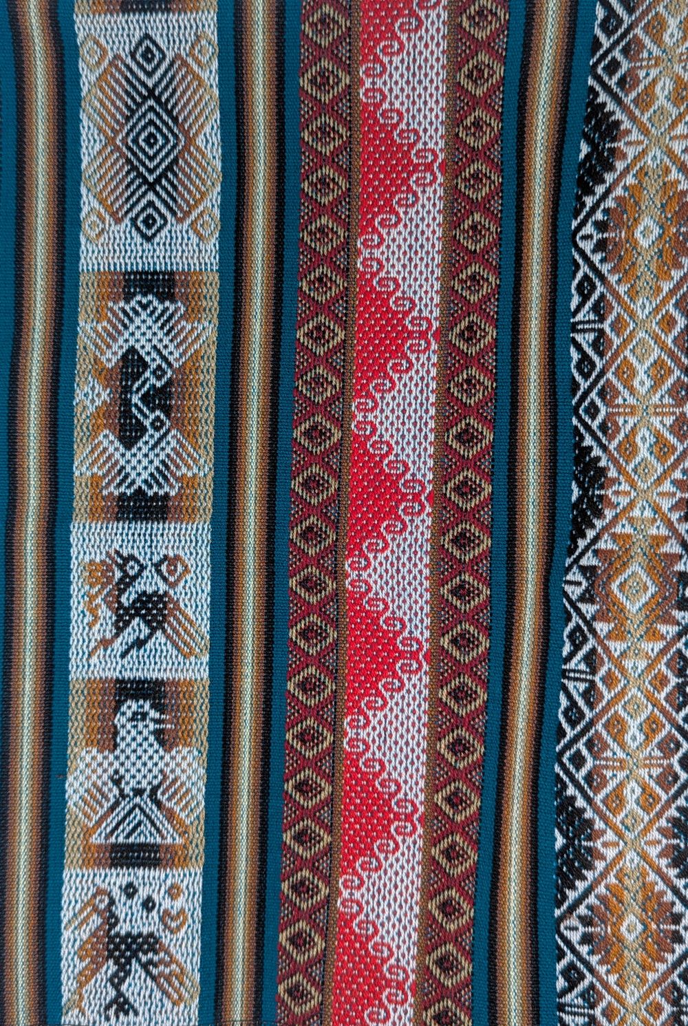 Tela Ritual Q'ero Mestana – Textil Andino Peruano Telar de Altar de Puno