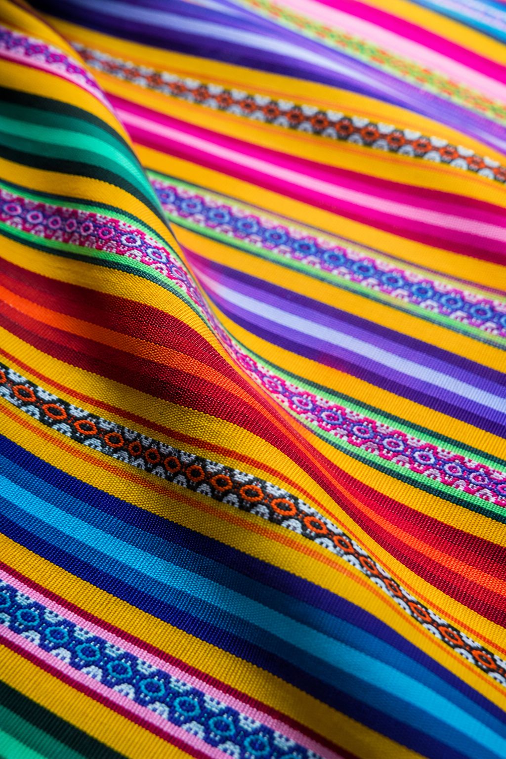 Tissu andin péruvien JAUJA | Aguayo rayé coloré au mètre – Textile inca authentique, personnalisable et issu du commerce équitable