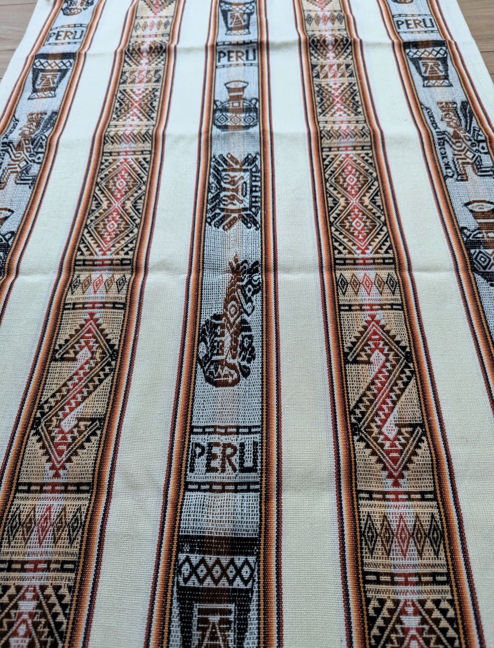 Llamas y Q'eros Mestana – Tejido Andino Peruano Hecho a Mano | Misa Andina Paño de Altar de Perú