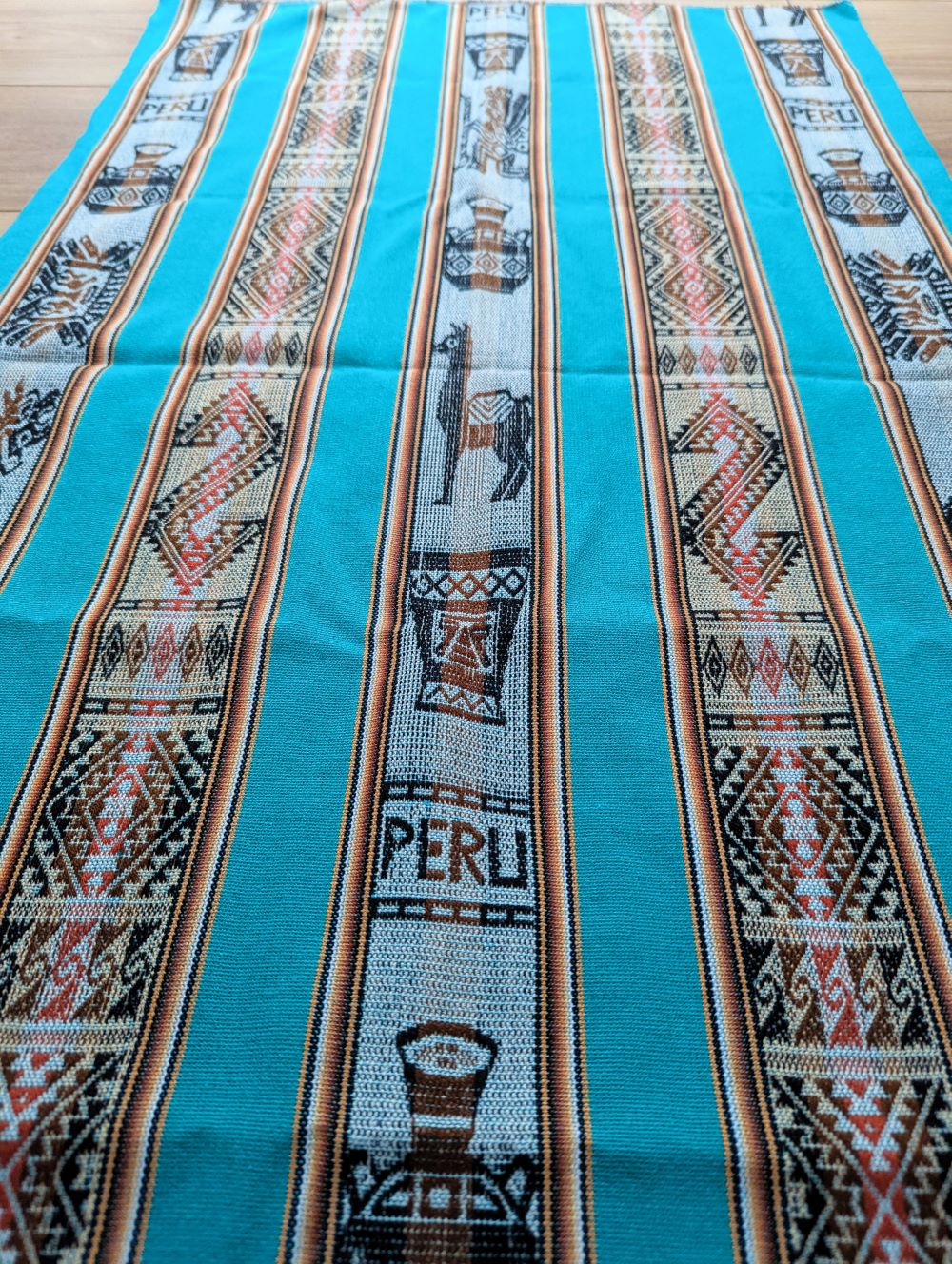 Llamas y Q'eros Mestana – Tejido Andino Peruano Hecho a Mano | Misa Andina Paño de Altar de Perú