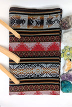 Tela Ritual Q'ero Mestana – Textil Andino Peruano Telar de Altar de Puno