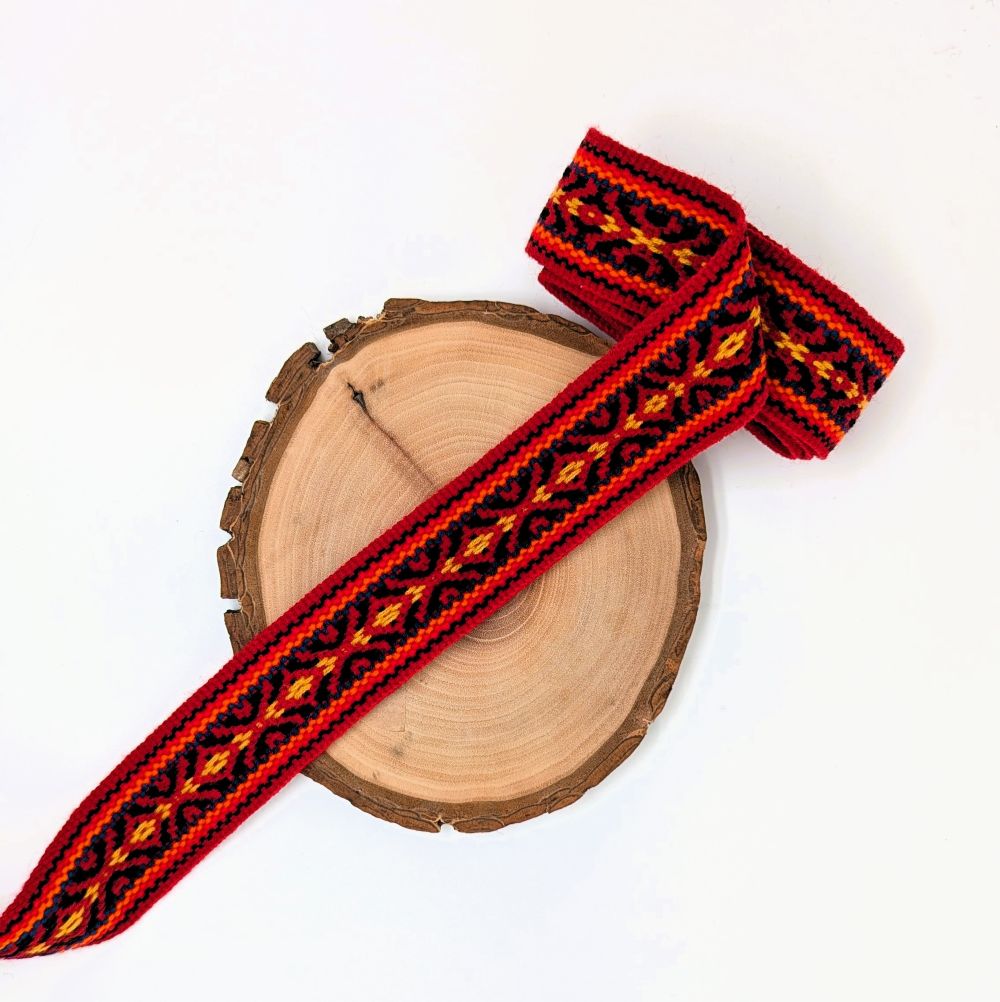 Cinta de Lana Peruana de 3,5 cm de Ancho, Tejida a Mano en Telar Tradicional, Motivos Geométricos Andinos, Se Vende por Metro