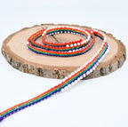 Pulsera Watana peruana hecha a mano: lana vibrante y artesanía con cuentas - Colores aleatorios