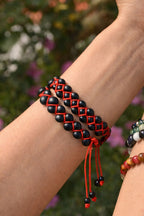 Pulsera de 3 hileras con semillas puras de chirmi – Suerte y magia amazónicas | Pulsera peruana hecha a mano | Protección y abundancia