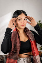 Châle Bébé Alpaga et Soie Rouge Bordeaux Gris — Écharpe Réversible Tissée à la Main | Zia's Beauties Pérou
