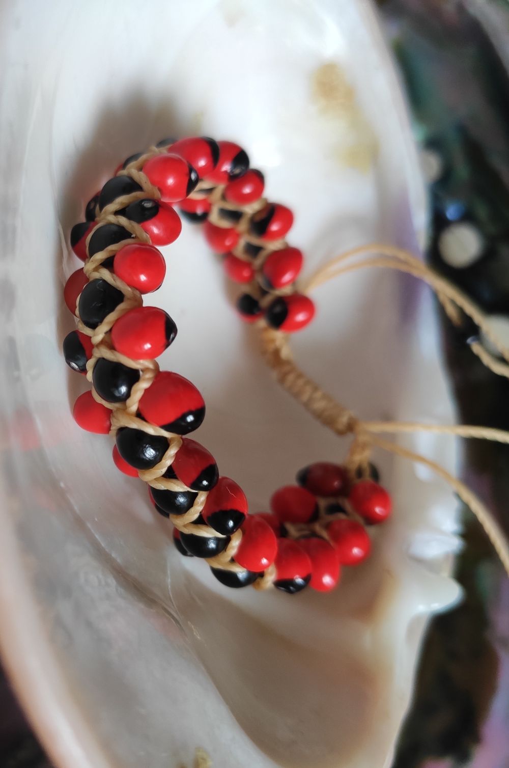 Pulsera de Semillas de Huayruro y Chirmi de Triple Hilera – Protección, Suerte y Abundancia Peruana Hecha a Mano