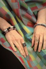 Baby-Alpaca and Silk Peruvian shawl: Rainbow Turquoise Model - Image 7