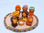 Handcrafted Peruvian Nativity Set - Little Peasant with Peruvian Llamas - Model: "Ojitos-Caricaturas" - Image 2