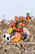 Handcrafted Peruvian Nativity Set - 8-Piece with Traditional Andean Hats - 6.8 cm Height - Image 4